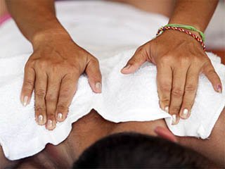 masajes con toallas calientes
